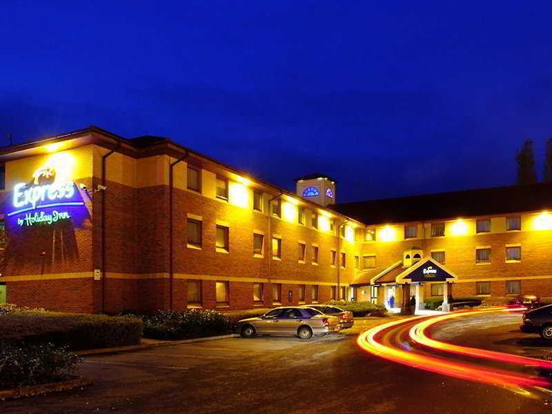 Holiday Inn Express Taunton East, An Ihg Hotel Exterior photo
